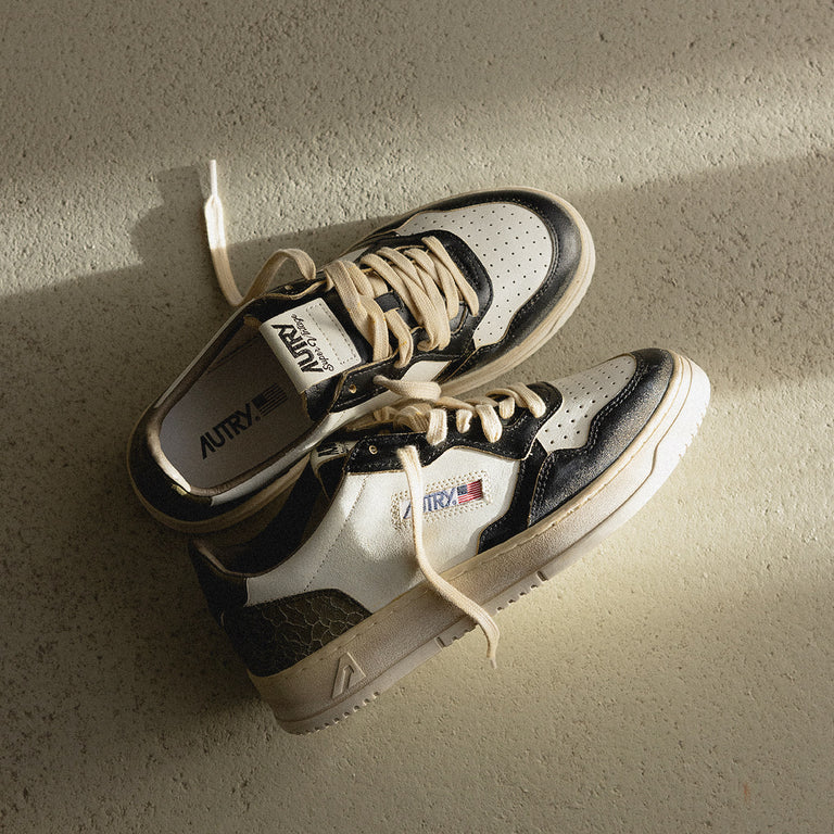 Autry Medalist *Super Vintage* onfeet