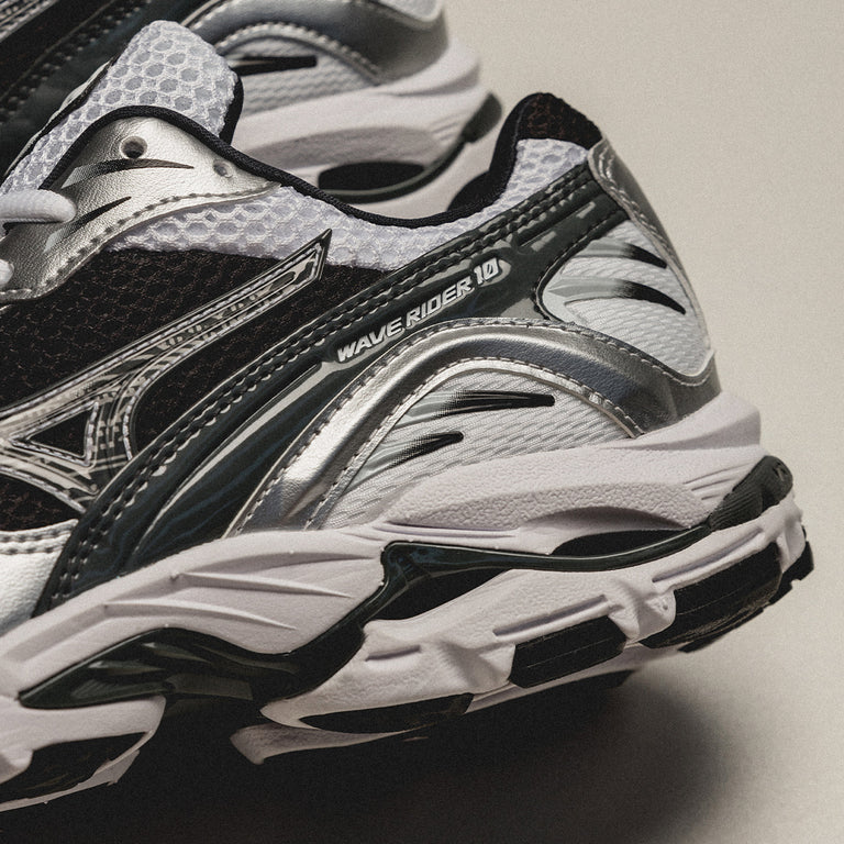 Mizuno Wave Rider 10 onfeet