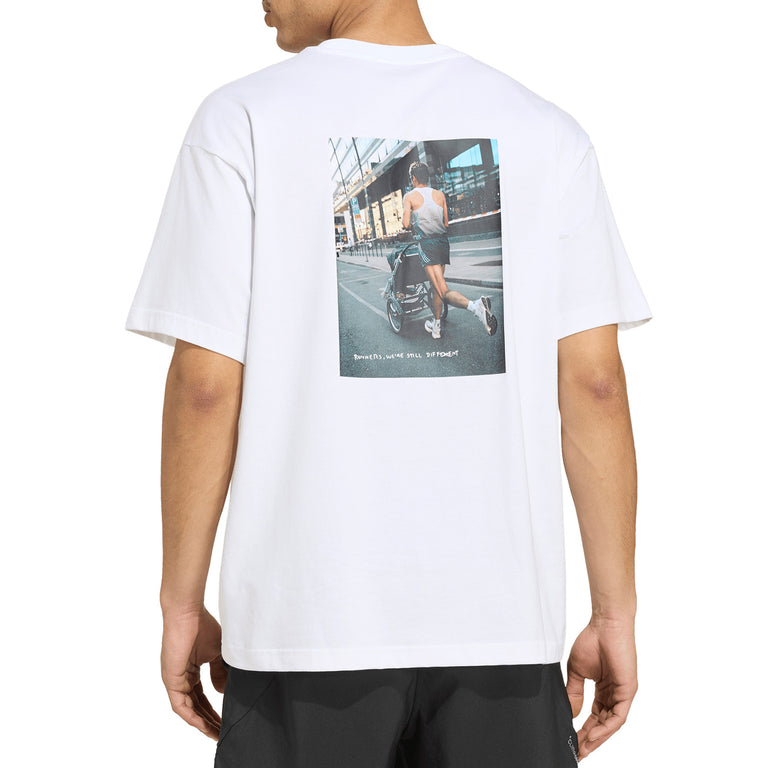 Adidas	Runners We Are Different Grafik T-Shirt - L / White - 4