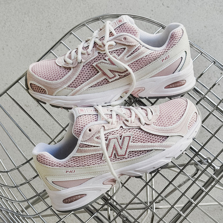New Balance 740 onfeet