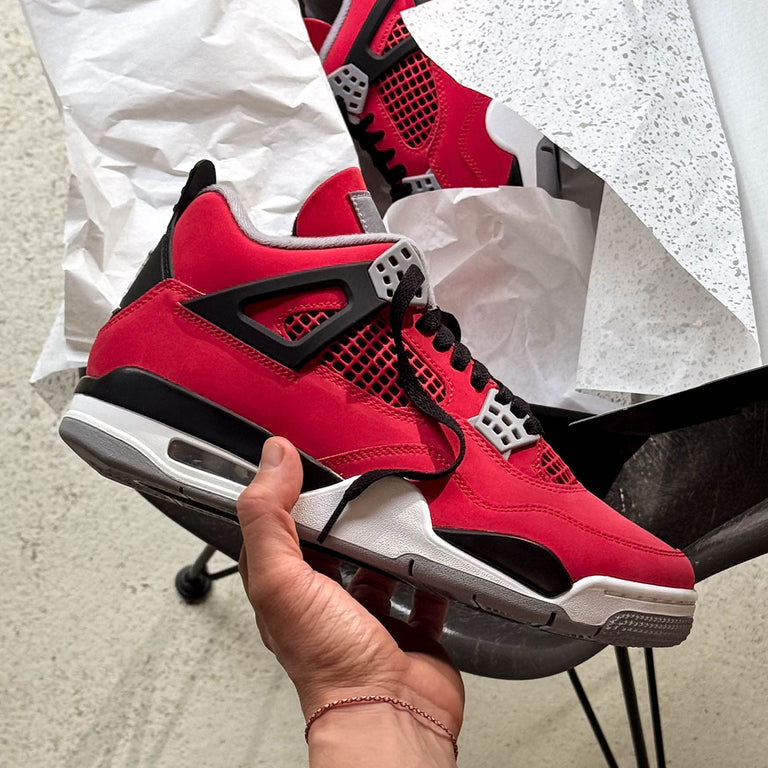 Nike Air Jordan 4 Retro *Toro Bravo* onfeet
