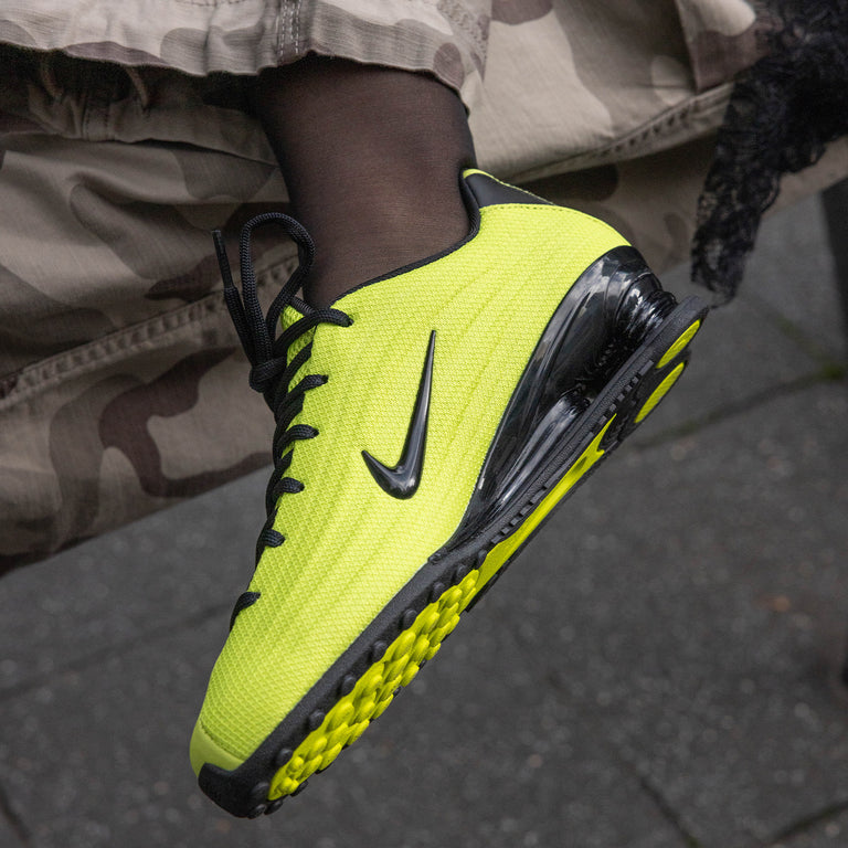 Nike Wmns Shox Z onfeet