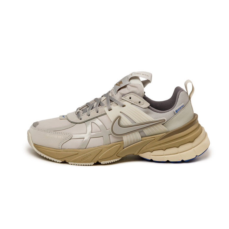 Nike Wmns V2K Run *GTX* - 42 / Light Iron Ore / Light Iron Ore / Light Bone / Khaki
