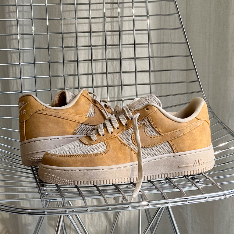Nike Air Force 1 '07 LV8 onfeet