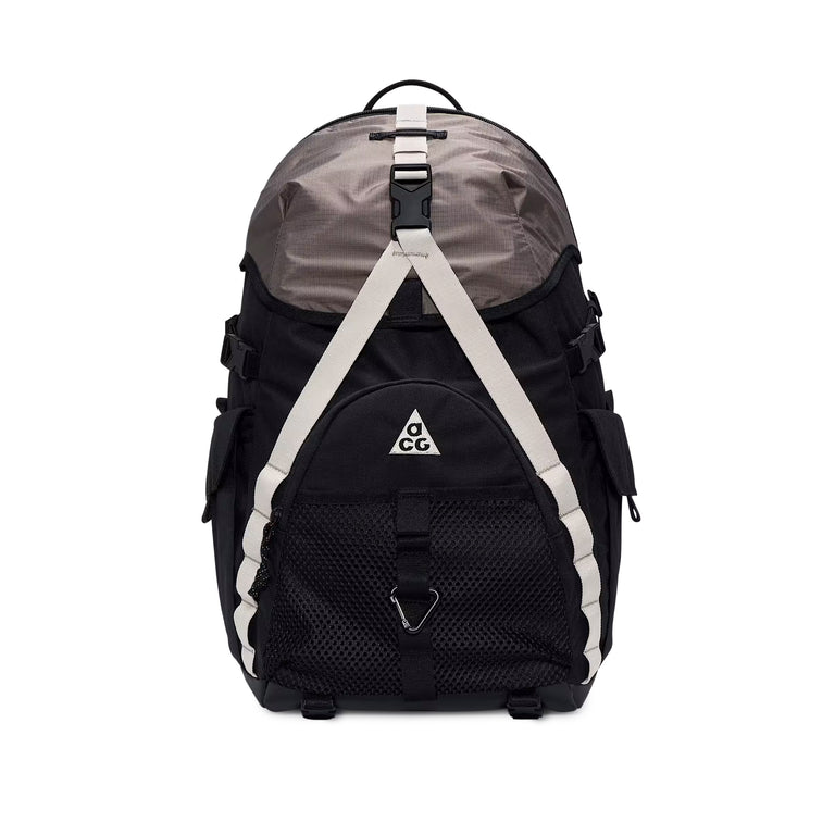 Nike ACG "Daymax" Backpack (25L)
