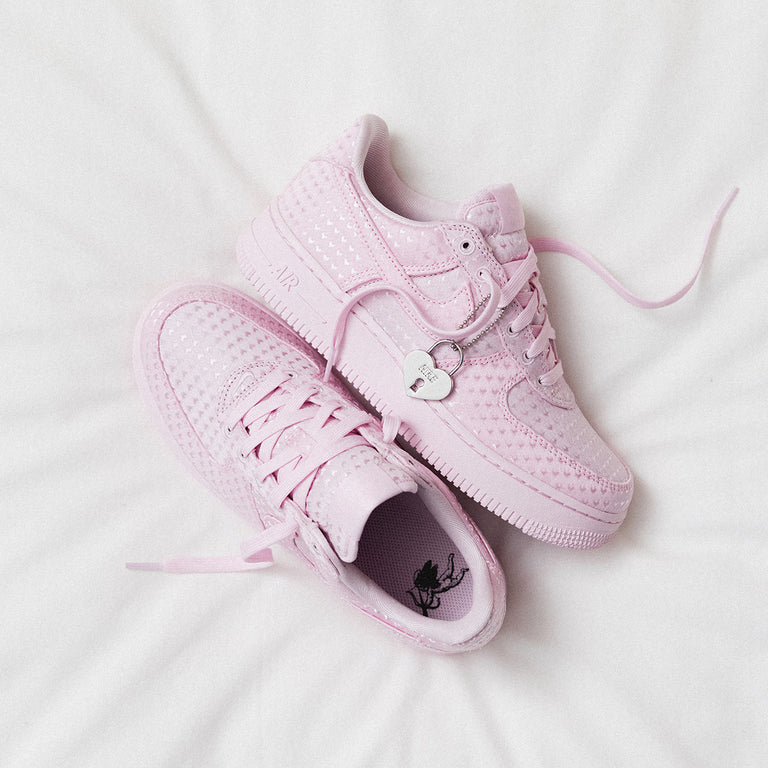 Nike Wmns Air Force 1 '07 Low SE *Valentines Day* onfeet