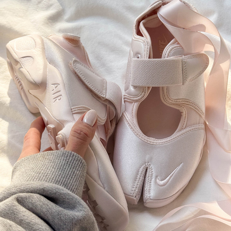 Nike Wmns Air Rift SE onfeet