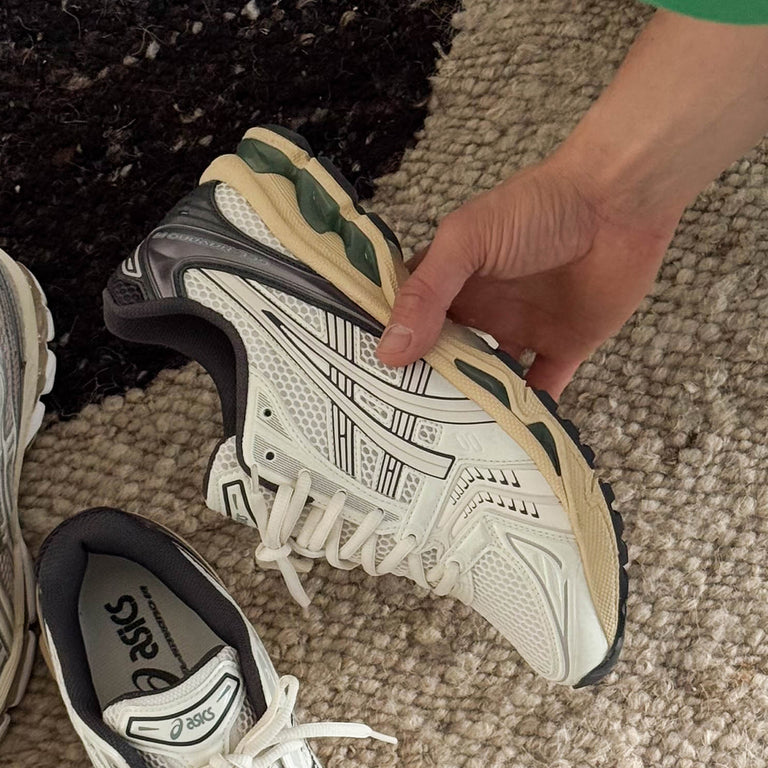 Asics GEL-Kayano 14 onfeet