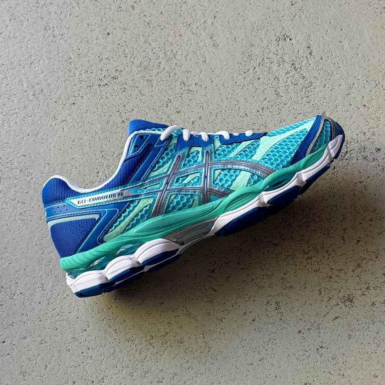 Asics GEL-Cumulus 16 onfeet