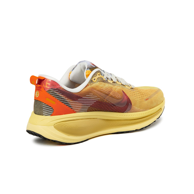 Nike Vomero 18 SE - 44.5 / Multicolor / Clear / Vivid Sulfur - 5