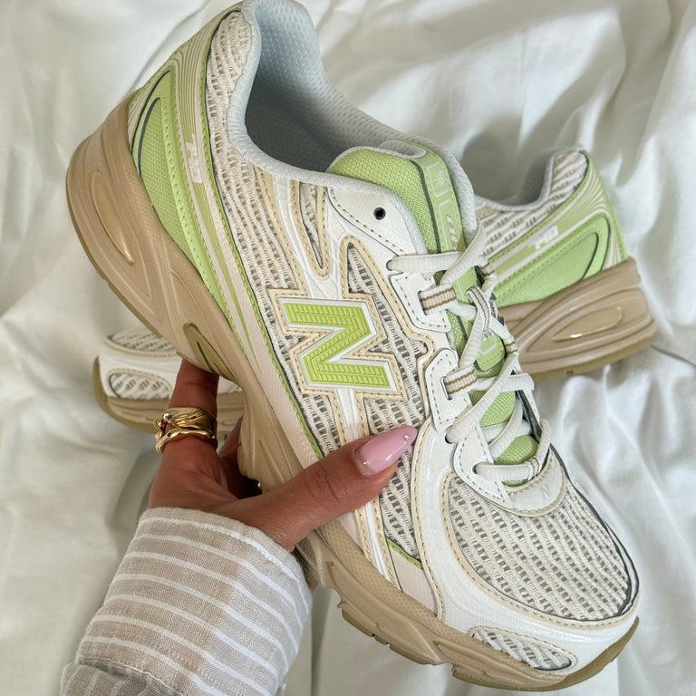 New Balance 740 onfeet