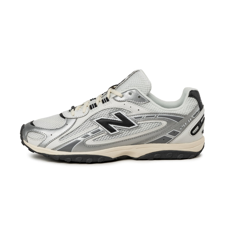 New Balance 204L - 45 / Silver Metallic / Black
