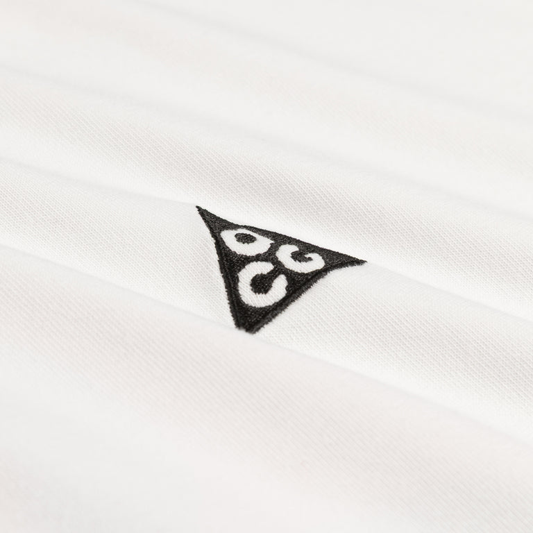 Nike	ACG Dri-Fit Max90 T-Shirt - XL / Summit White - 4