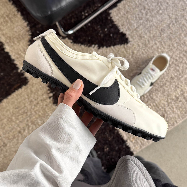 Nike Wmns Moon Racer OG SP onfeet