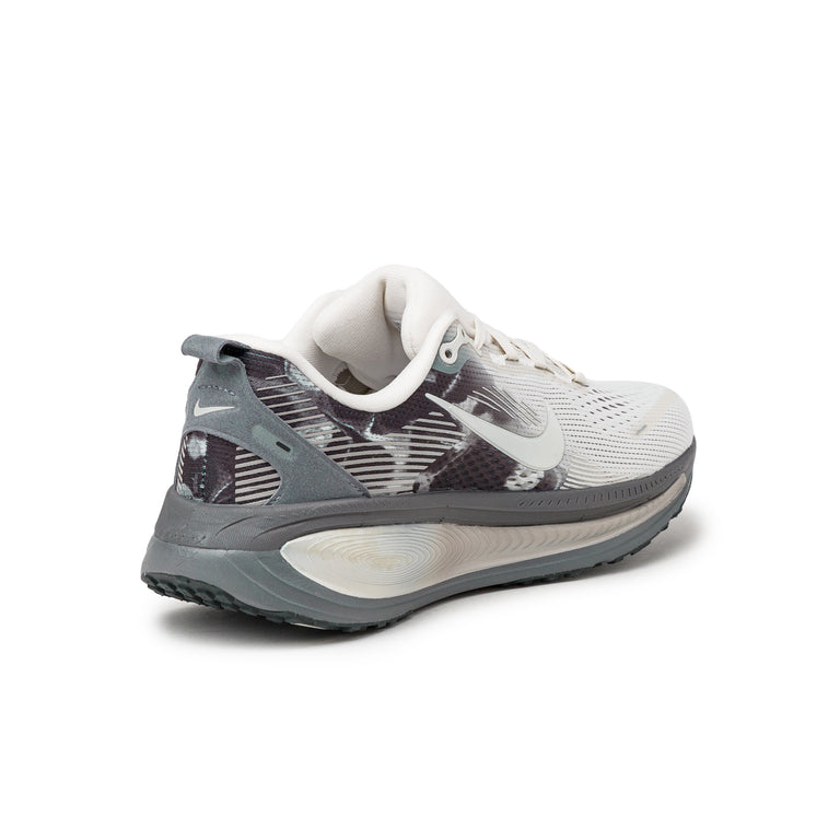 Nike Wmns Vomero 18 SE - 38 / Phantom / Sail / Pencil Point / Anthracite - 3