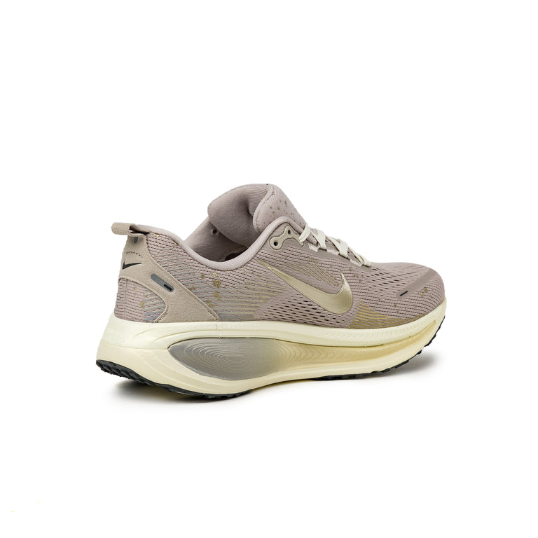 Nike Wmns Vomero 18 SE - 36 / Ceam II / Metallic Gold Grain / Coconut Milk - 6