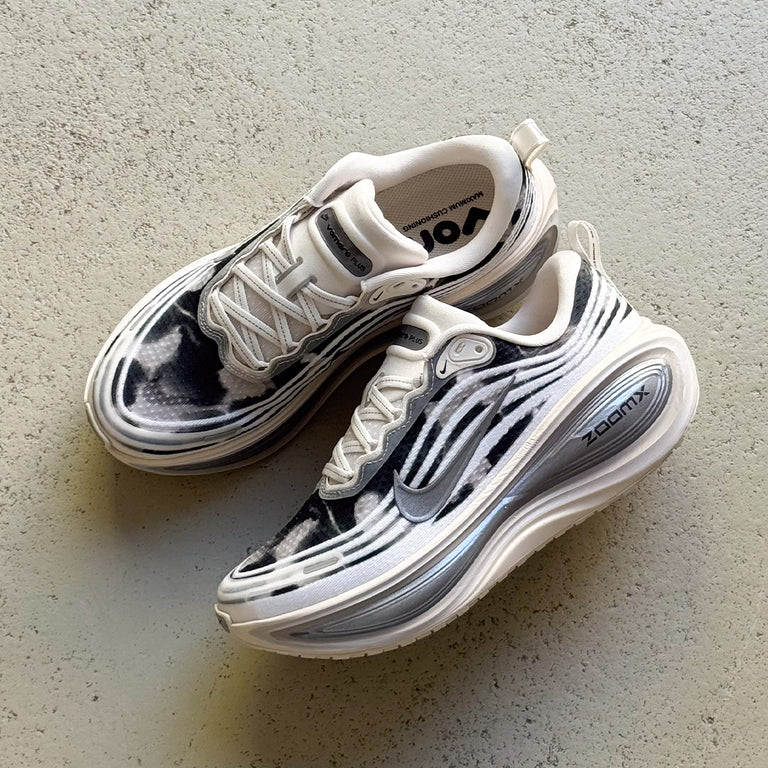 Nike Wmns Vomero Plus SE onfeet