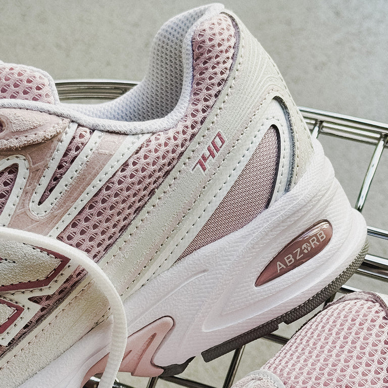 New Balance 740 onfeet