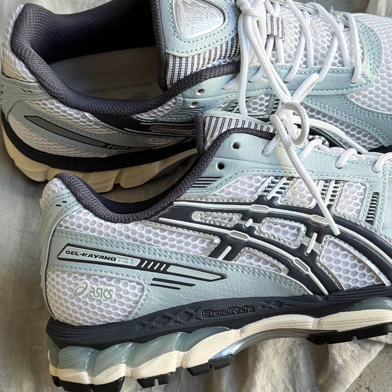Asics GEL-Kayano 12.1 onfeet